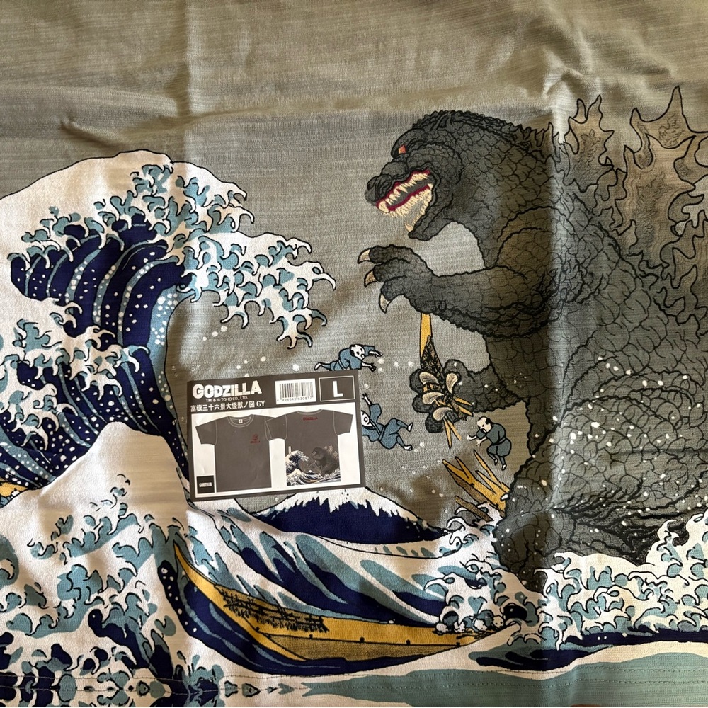 Godzilla and the Great Wave Graphic Short Sleeve Tee - Gray - L
